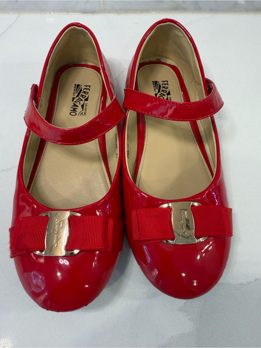 Salvatore Ferragamo Kids Red Patent Mini Varina Bow Flats – EU 33 / US 2